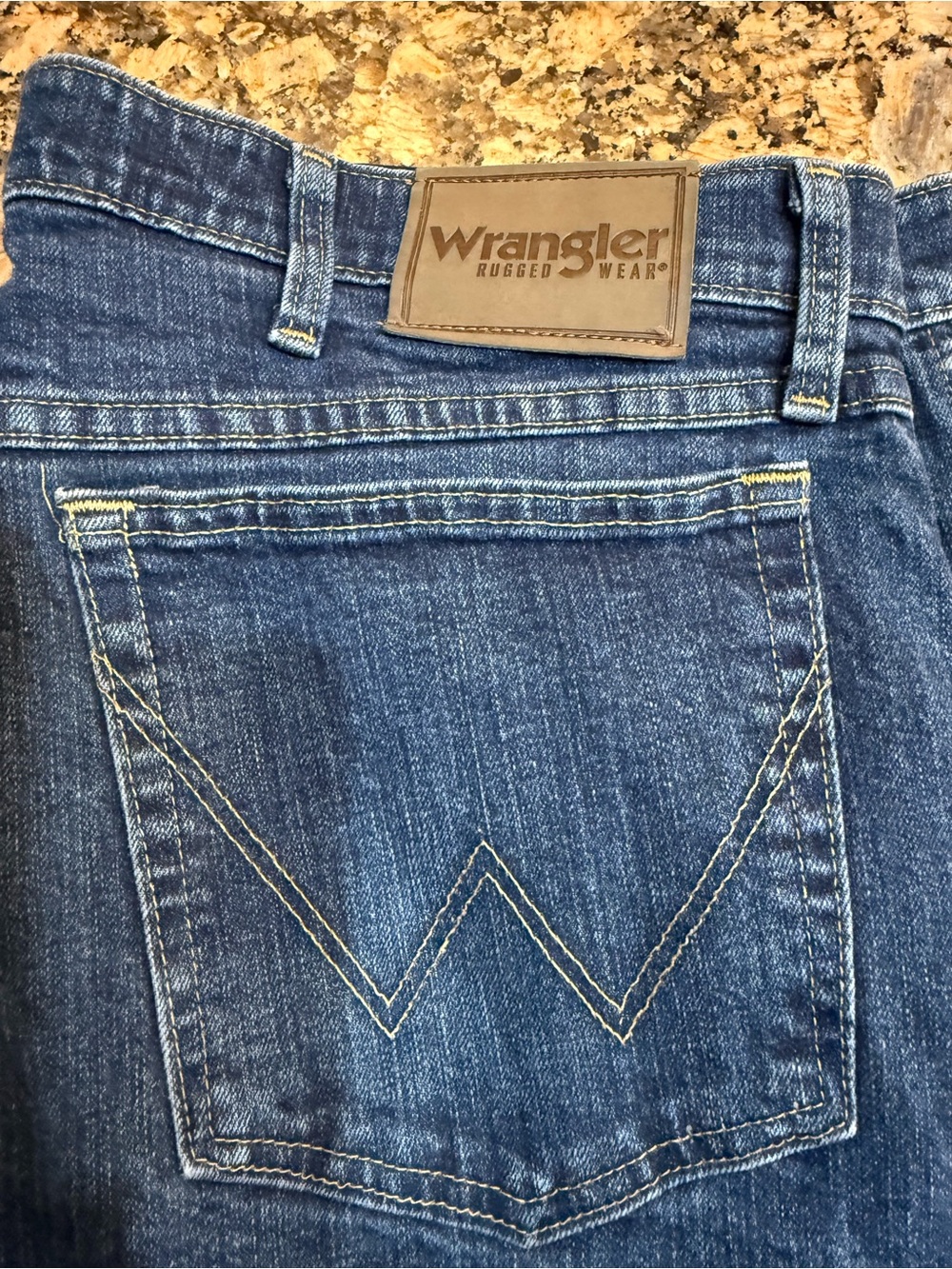 Wrangler Men's Dark Blue Relaxed Flex Fit Jeans 40 x 36 Like NEW ! No flaws